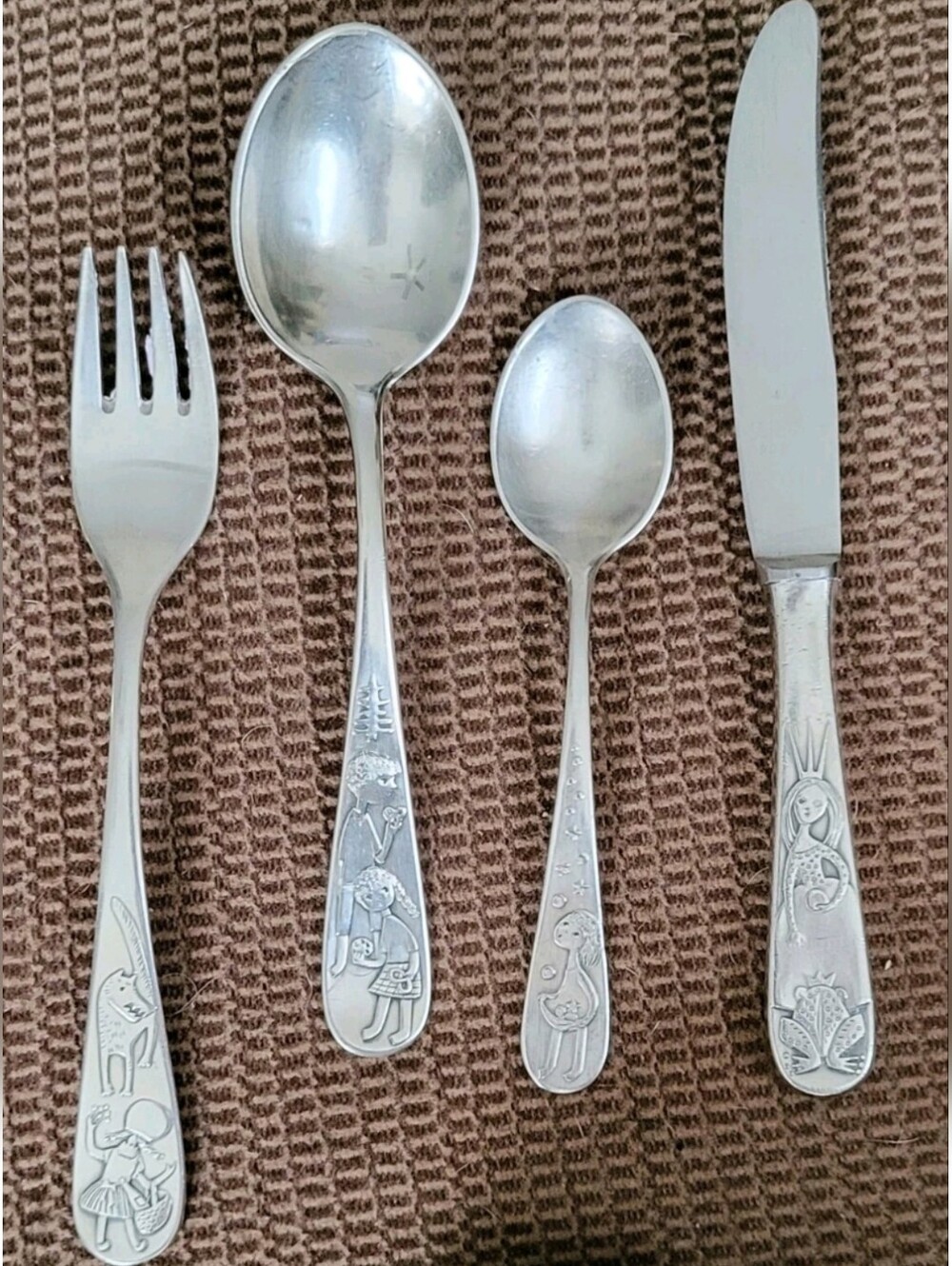 VINTAGE HARTGLANZ GRIMM'S FAIRYTALES CHILDS SILVERPLATE 4 PIECE FLATWARE GERMANY